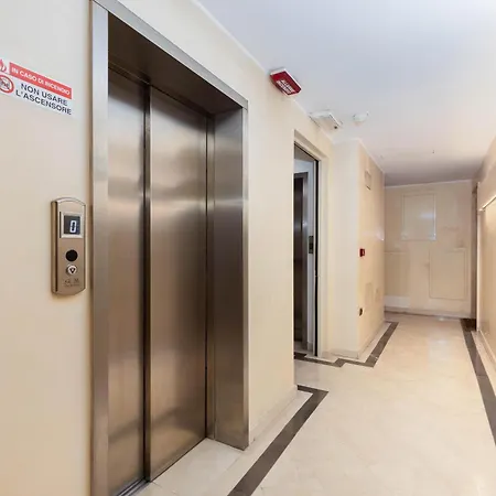Daire Citylife Prime Studio - In Front Of The Shopping District With Big Terrace And Gym *